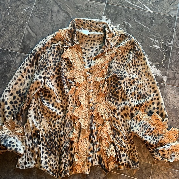Sandro leopard, cool top with lace going down the front and buttons - Picture 2 of 6